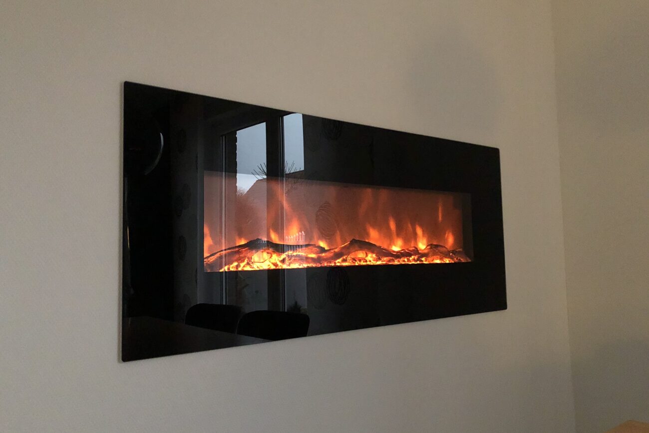 Elektrischer Kamin in Wand eingelassen