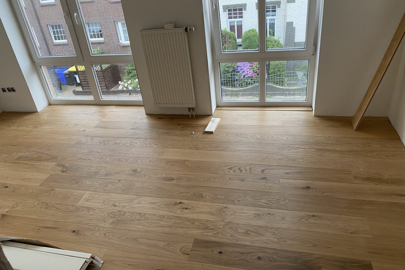 Heller Laminatboden in Wohnhaus