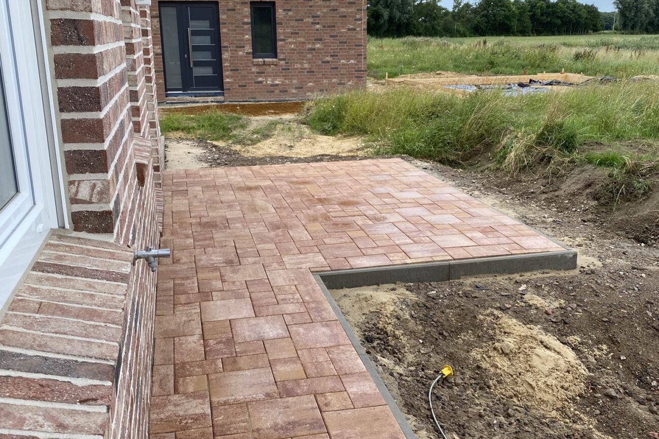 Rot gepflasterte Terrasse